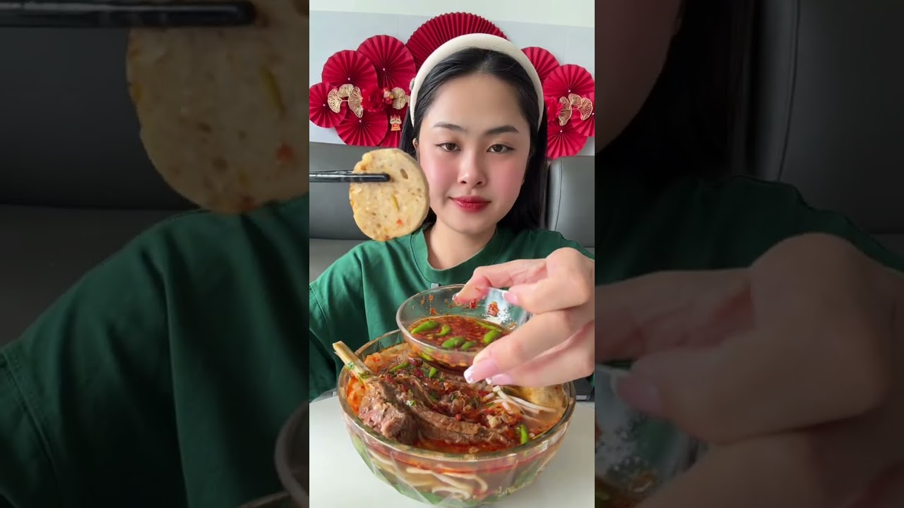 Bún bò full topping cay cay quá đã #dungthichan #food #mukbang 
