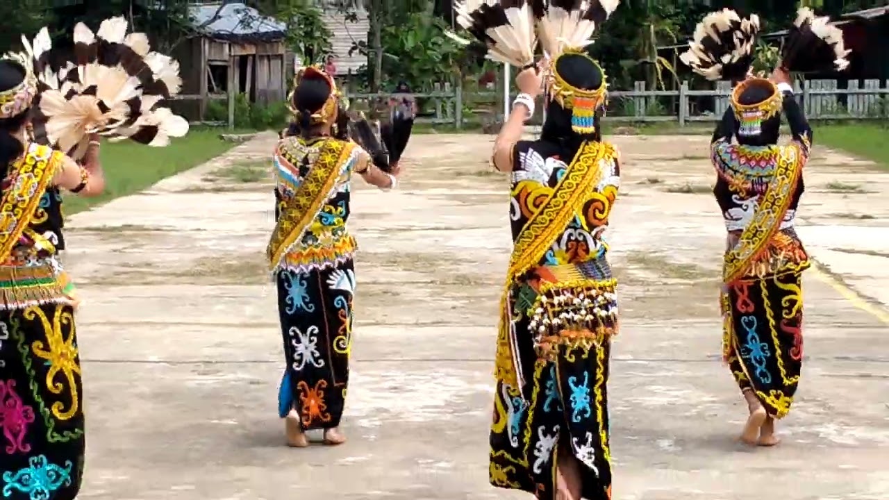 Tari Dayak