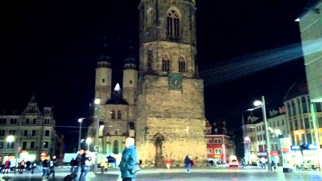 Roter Turm Halle Glockenspiel mit Stundengong
