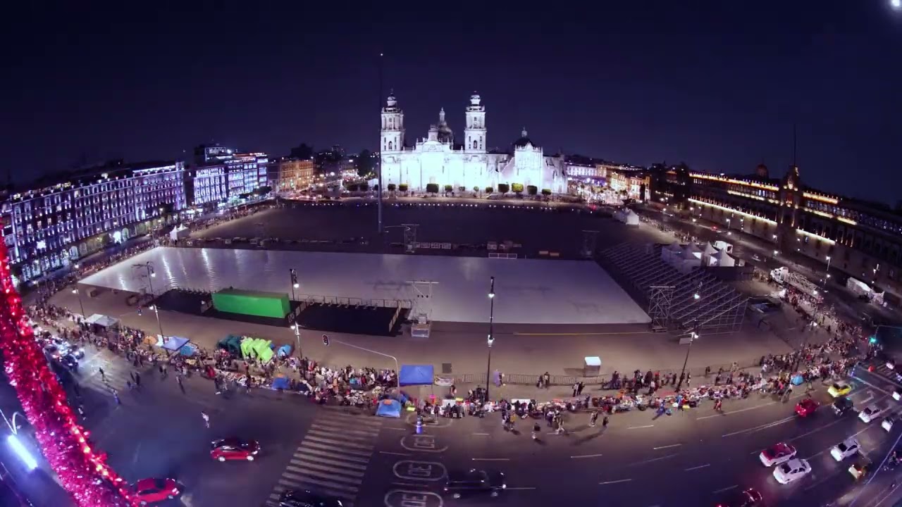 Time lapse of the World&rsquo;s Largest Ice Rink Installation in Mexico