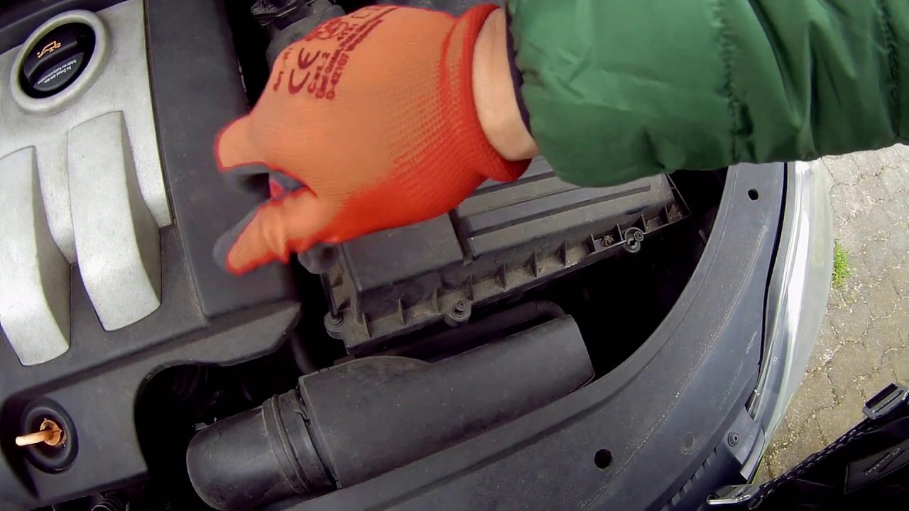 ЗАМЕНА фильтра воздуха, и салона VW GOLF PLUS.