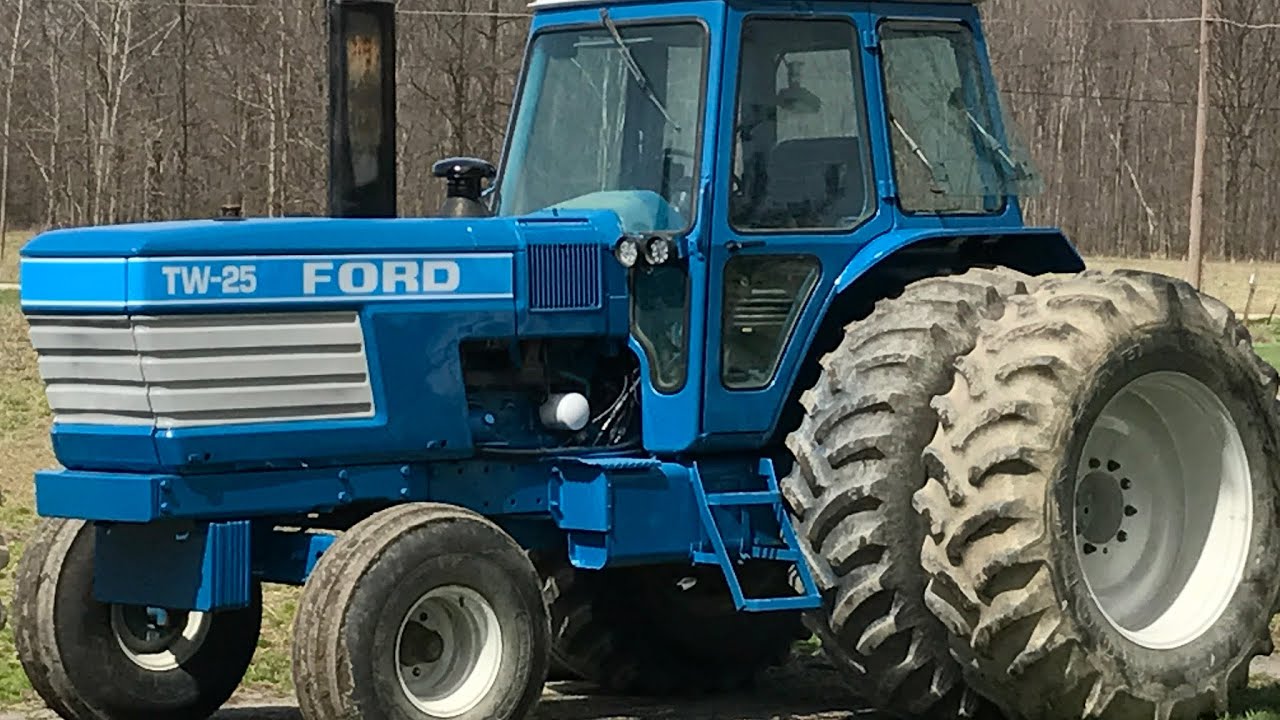 Ford TW25 Chisel Plowing