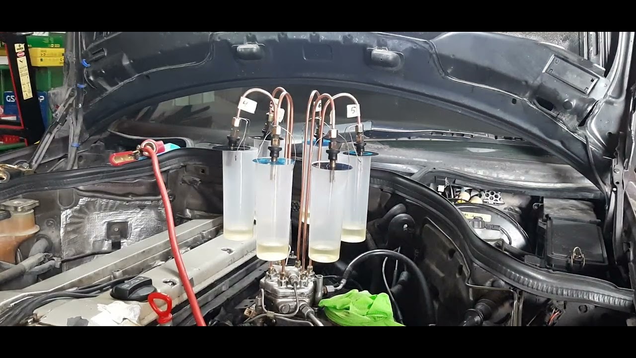 Mercedes Benz 300CE y comprobador de inyectores.