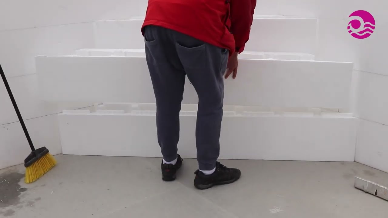 Ecktreppe beim Styroporpool bauen - Videotagebuch eines Apoolco Kunden