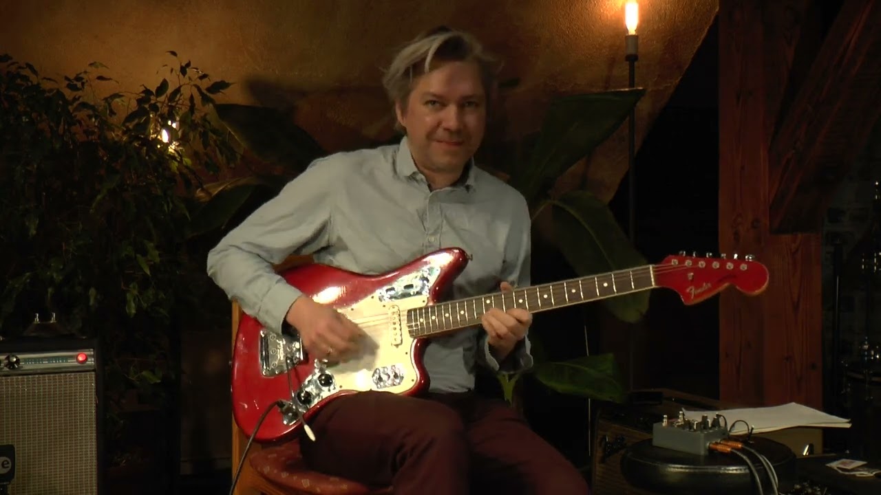 Fender Jaguar from 1966 candy apple presented by Vintage Guitar Oldenburg and Tobias Hoffmann.