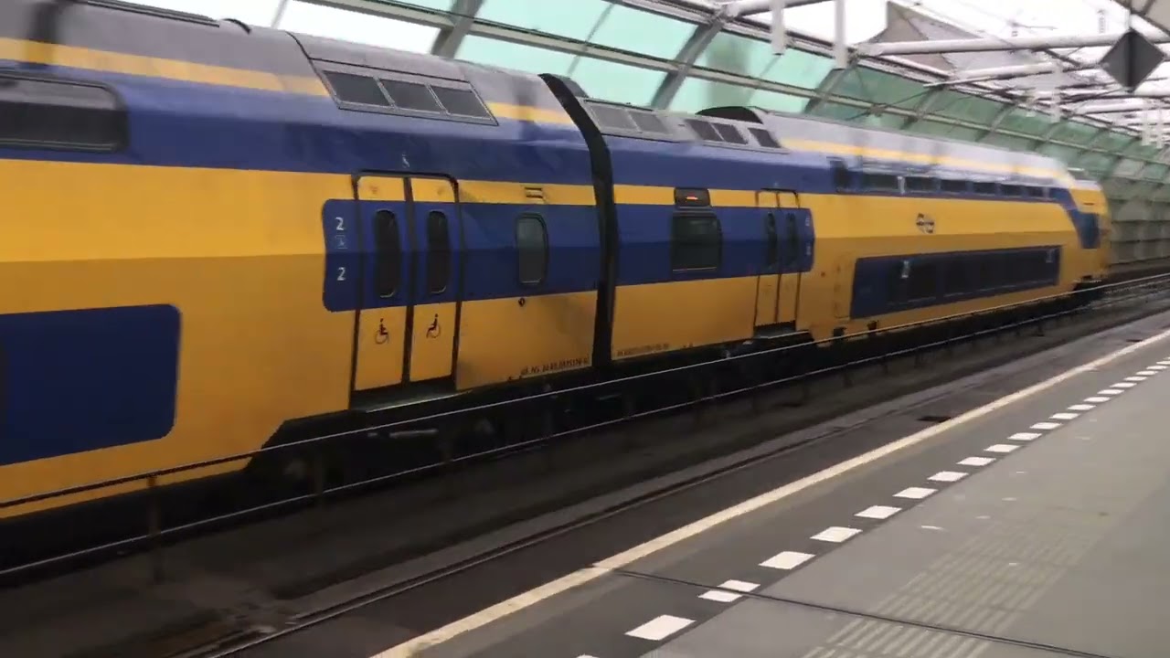 Treinen op Station Houten