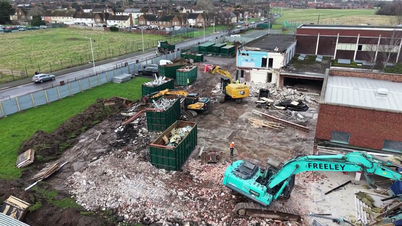 #DEMOLITION #WOODCHURCH #LEISURE #CENTRE #DAY2