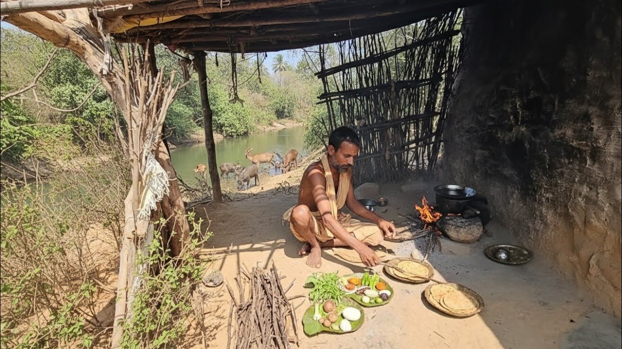 मंदाकिनी किनारे छोटी सी कुटिया में संत जी ने बनाई जंगली सब्जी और बाजरे की टिक्कड़ 