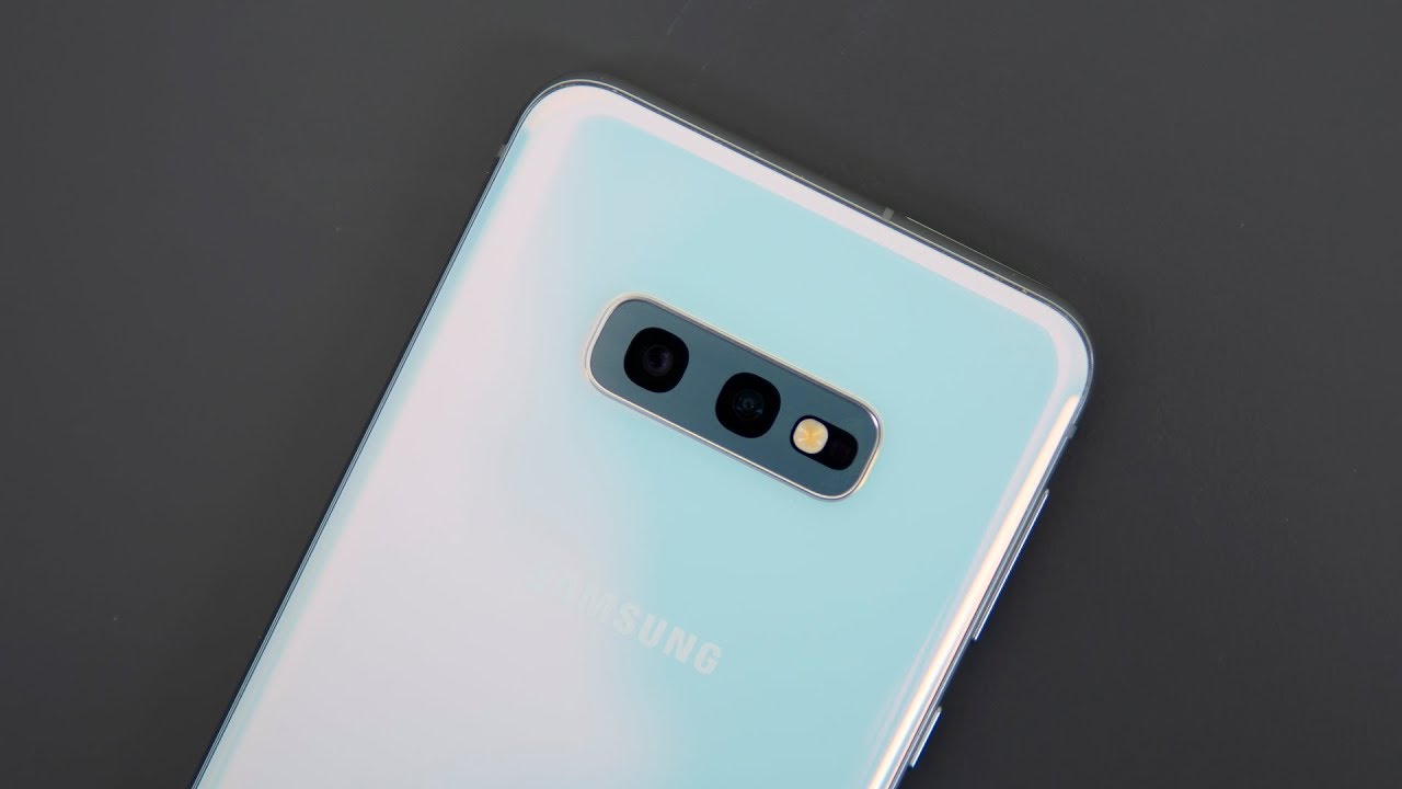 Samsung Galaxy S10E Review - The Phone To Get!