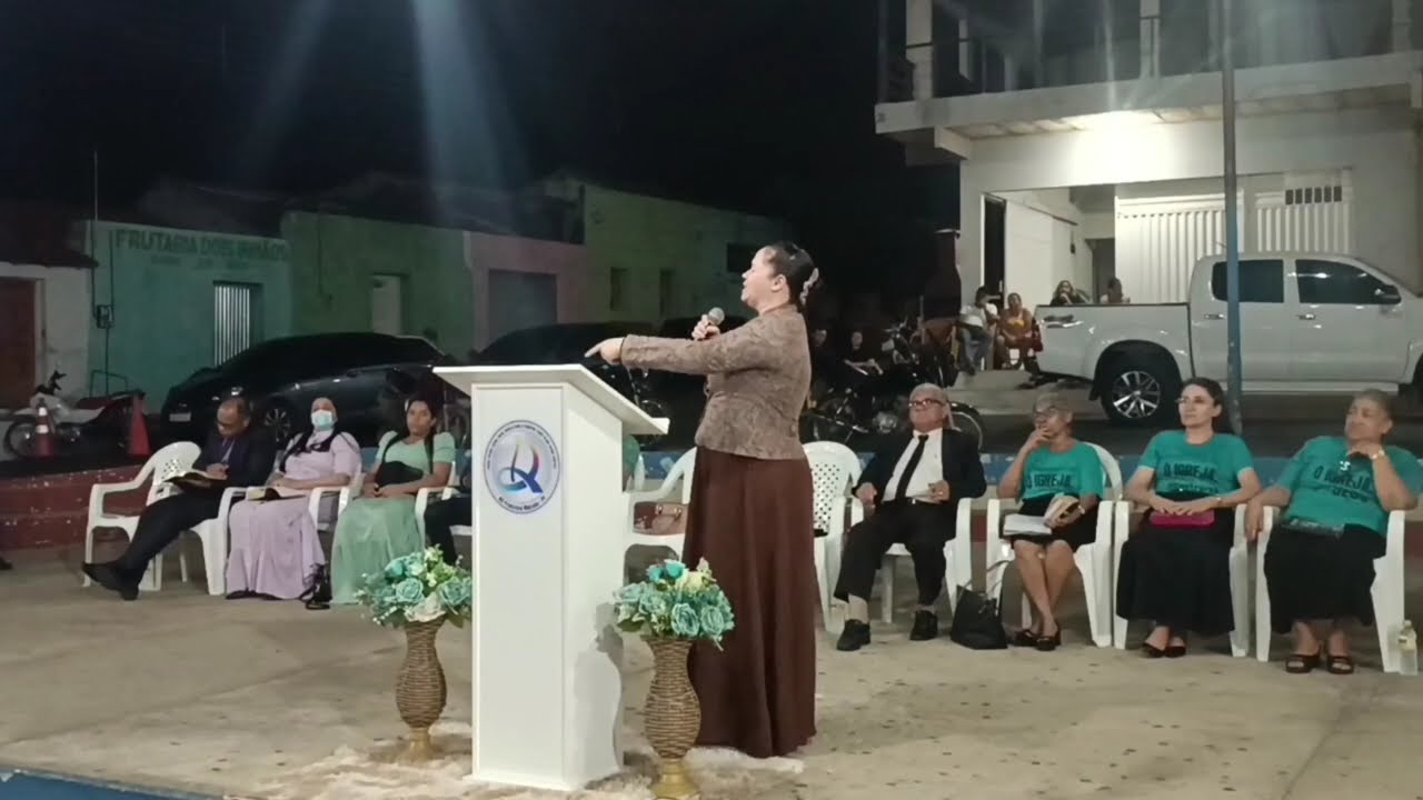 Missionária Adriana Melo pregando a palavra de Deus em Francisco Macedo