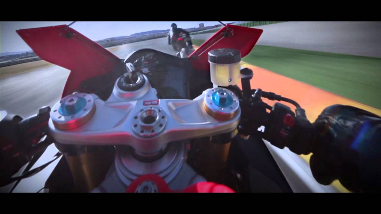 Discover the Aprilia RSV4 Factory APRC