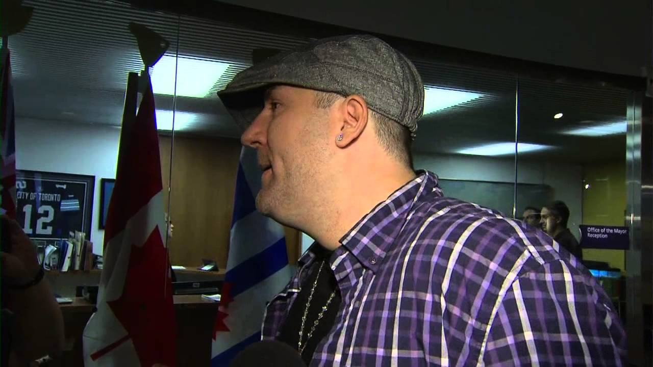 Raw video: Toronto musician Snow visits Rob Ford