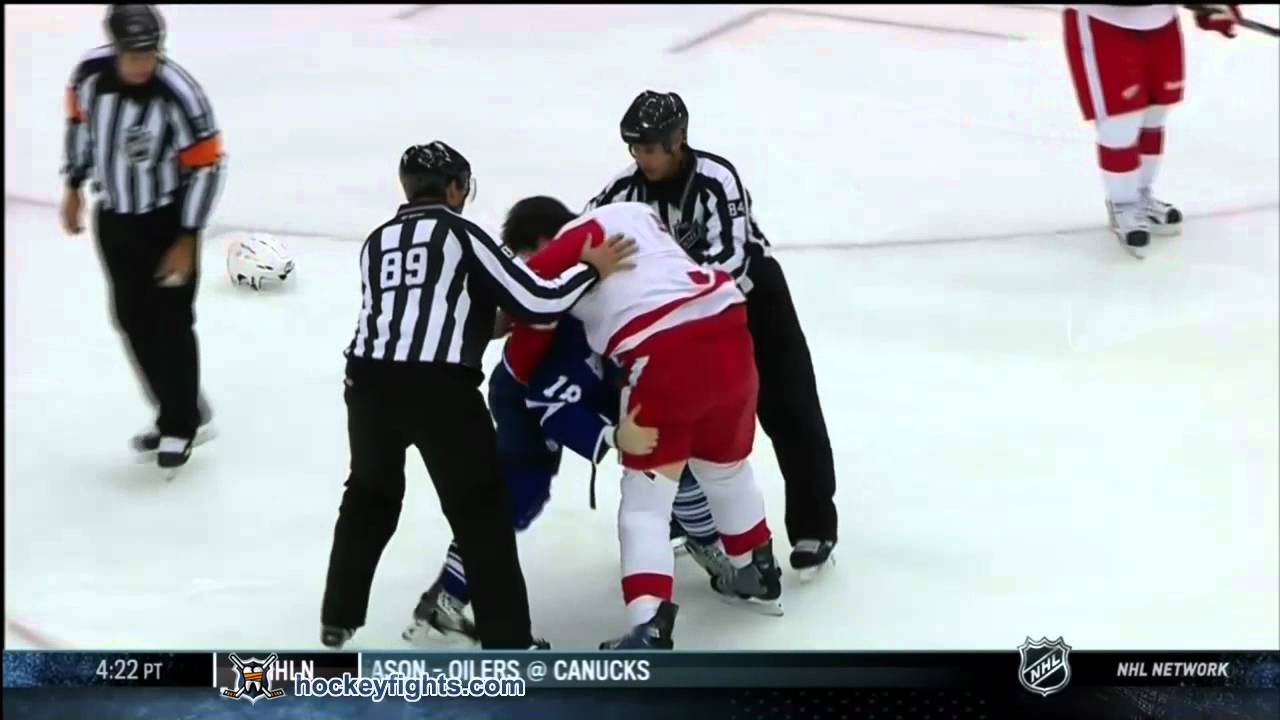 Garnet Exelby vs Mike Brown Oct 1, 2011