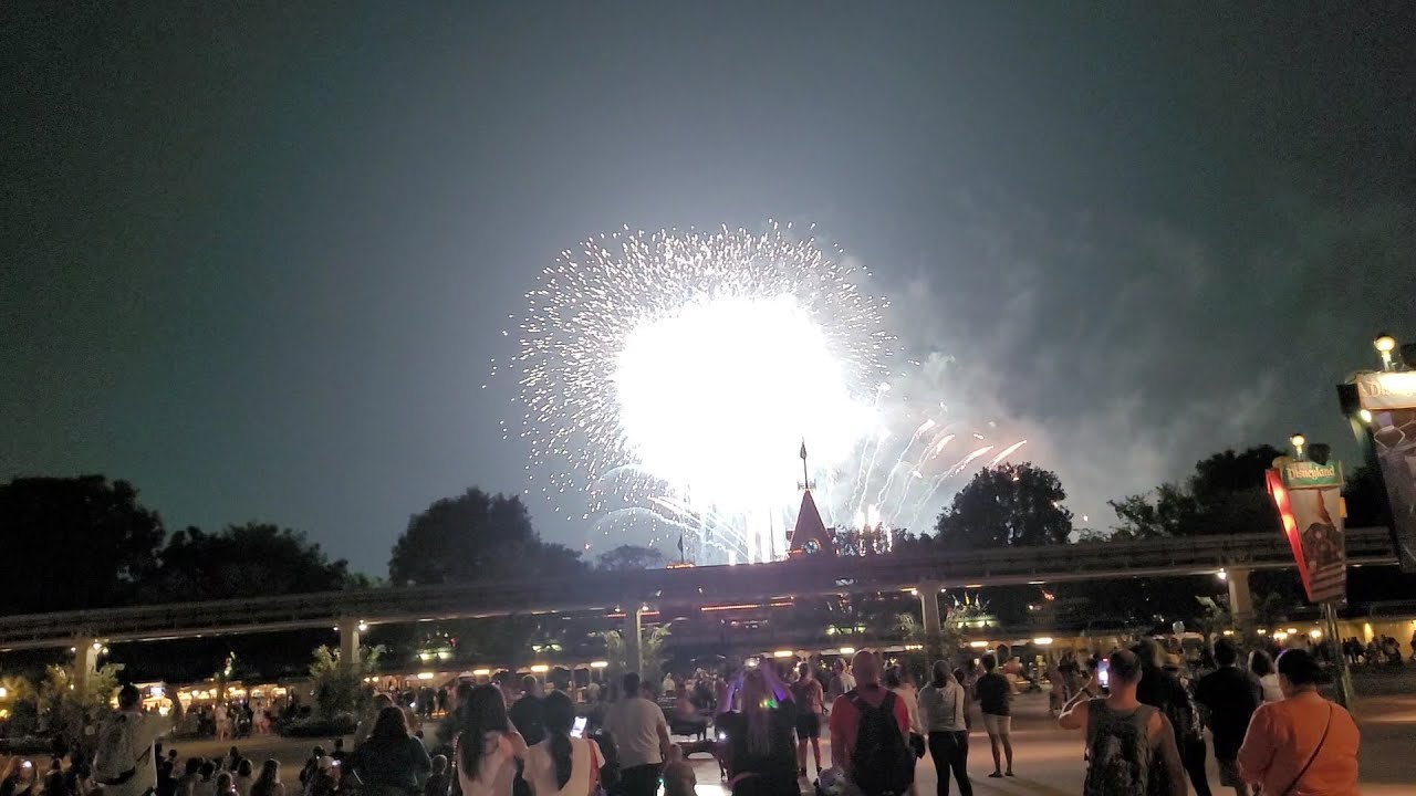 Where to view the Disneyland Fireworks display in Anaheim for free