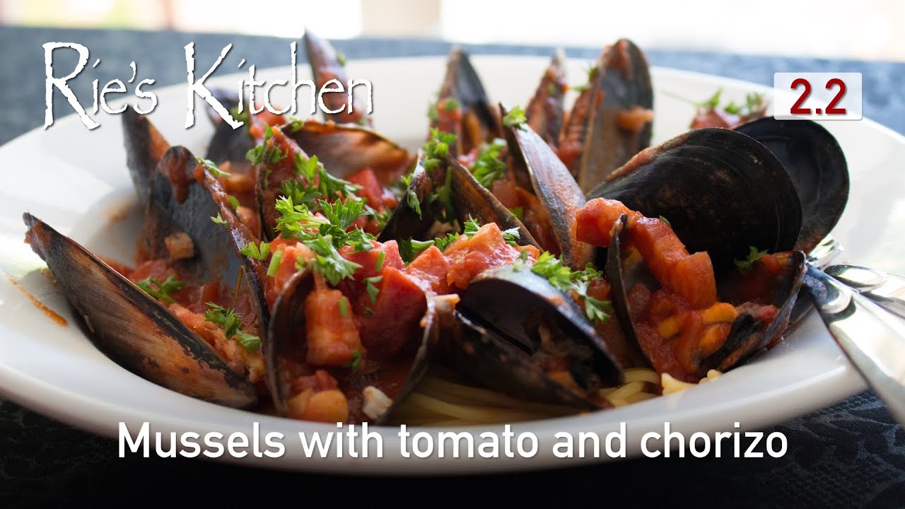 Mussels with tomato and chorizo