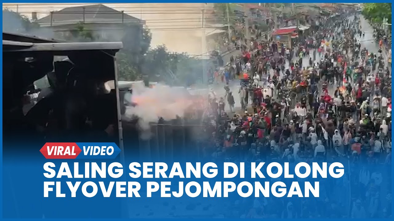 Demo DPR MEMANAS! Polisi dan Massa Saling Serang di Kolong Flyover Pejompongan
