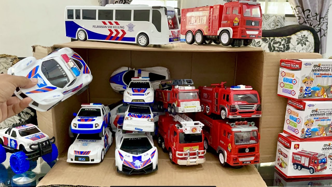 Mobil Mobilan Polisi dan Pemadam Kebakaran, Police Car Toys And Fire Truck Toys