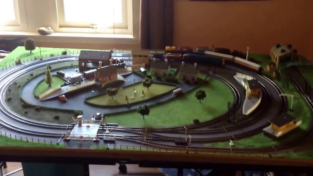 Hornby trakmat model railway 00gauge 8.