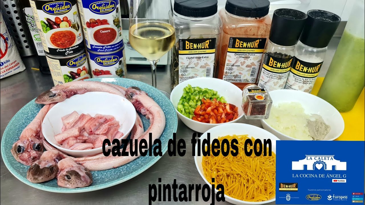 Cazuela de fideos con pintarroja y azafrán