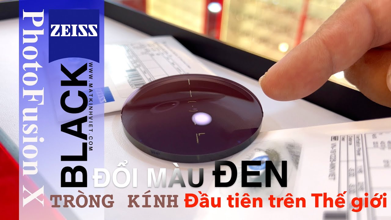 Tròng kính đổi màu đậm đen giúp mát mắt khi đi ngoài trời nắng Zeiss PhotoFusion X Black