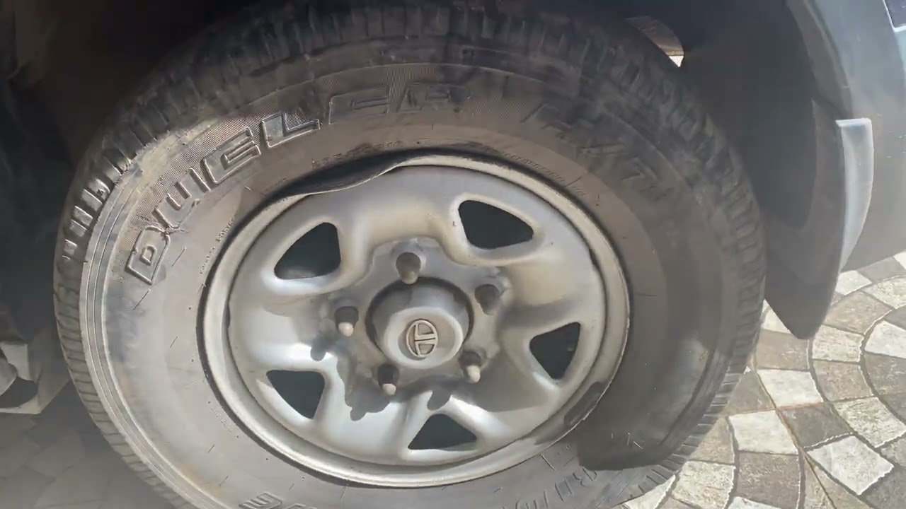 Toyota Innova crash with Tata Hexa  -damages 