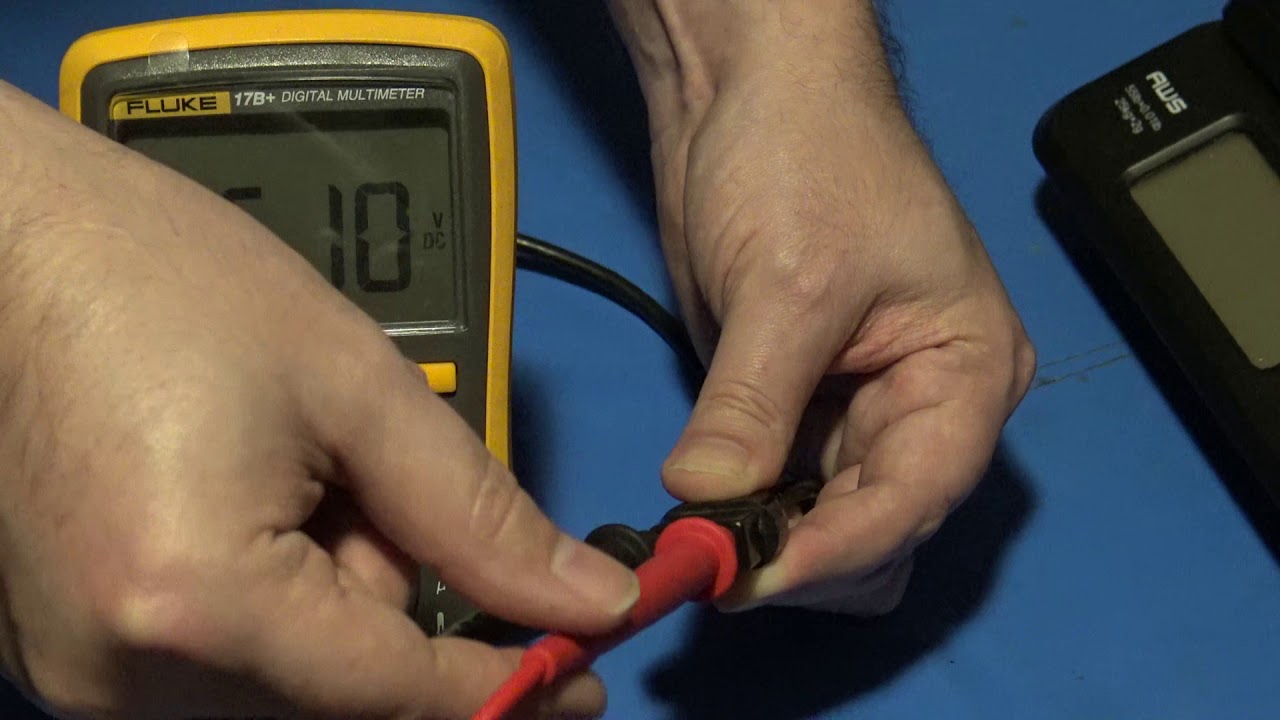 Testing a Colecovision power adapter