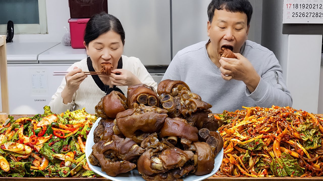 직접 만들어 푸짐한 미니 돼지 족발과 비빔 막국수,상추 겉절이 먹방