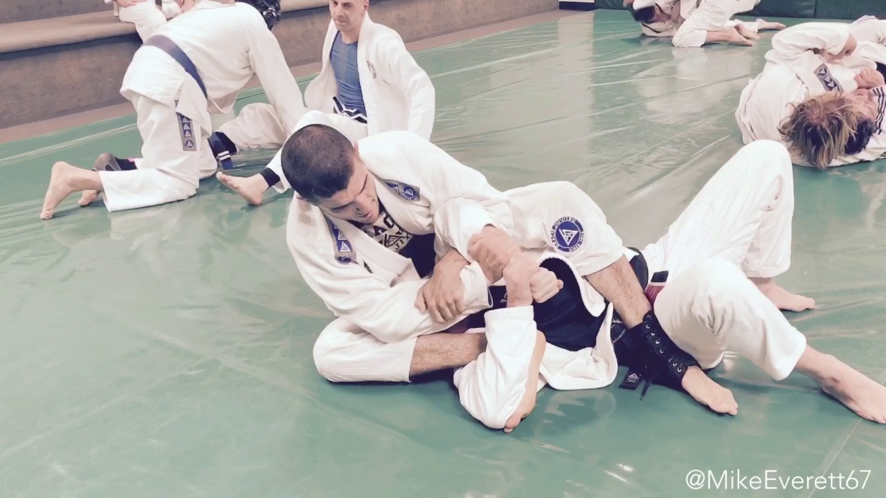 Rener Gracie rolling with Mike Everett at The Gracie Jiu Jitsu Academy Torrance