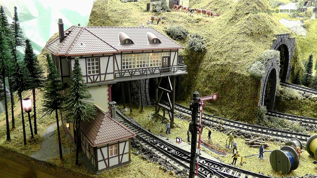 Märklin H0 Modellbahn Anlage 1:87 - im Fahrbetrieb - mit M Gleis und Formsignal