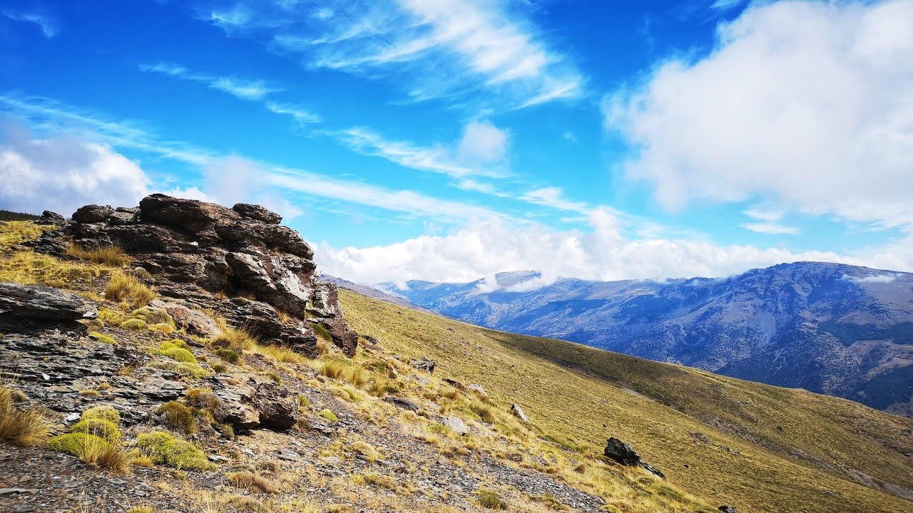 Walking from Capileira to Trevélez through the mountains (~19km)
