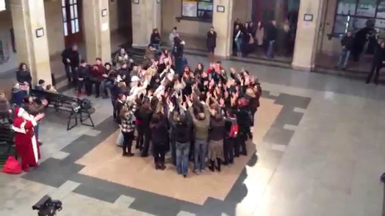 Уникален Флашмоб на ЖП Гара Русе (Flashmob at Railstation Rousse,BG)
