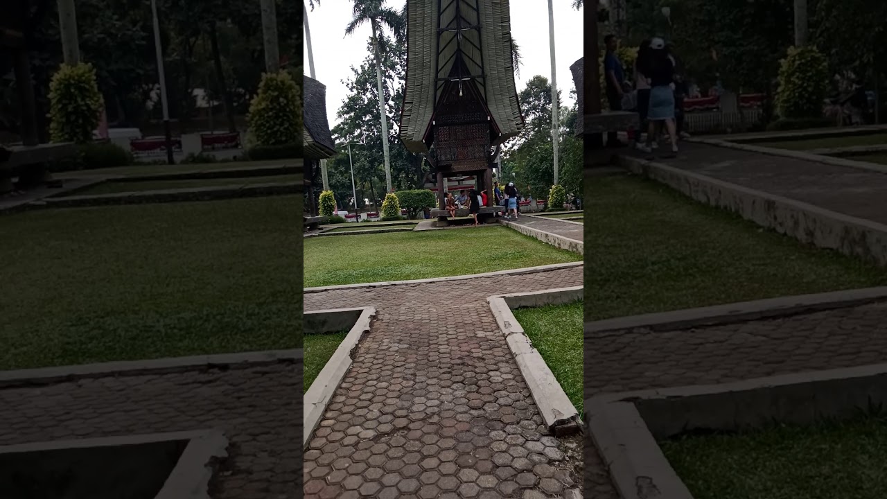 Jalan jalan di rumah dat