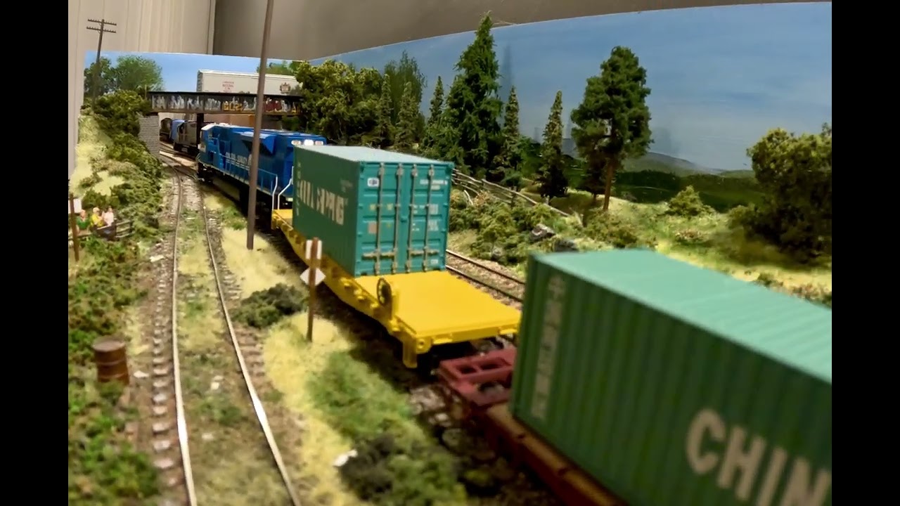 Athearn Genesis SD80 MAC with Scale Sound Systems speaker