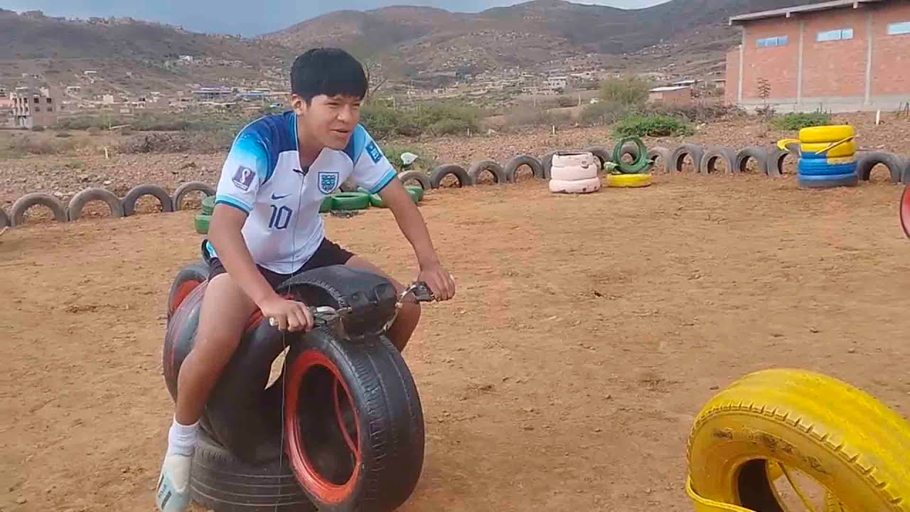 PARQUE INFANTIL CON LLANTAS RECICLADAS