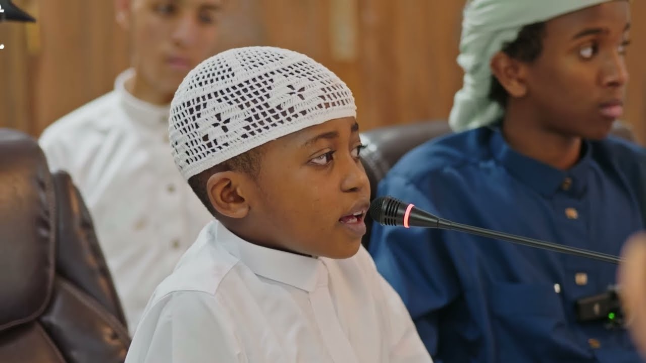 القراء الأشبال مجلس يتدارسونه بينهم في المدينة_المنورة مع فضيلة الشيخ د. عبد_الله_الجار_الله 