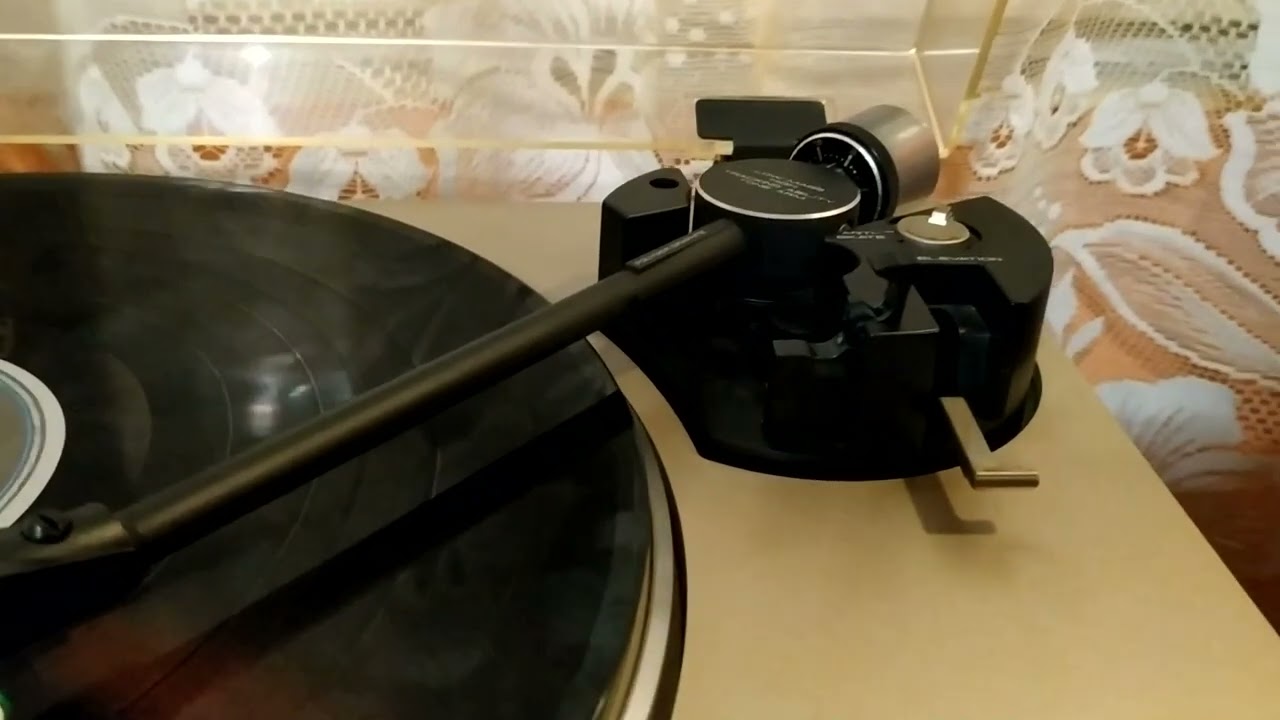 Sansui AU-X301, Pioneer PL-4 with Ortofon OM5, Mordaunt Short Carnival 2.