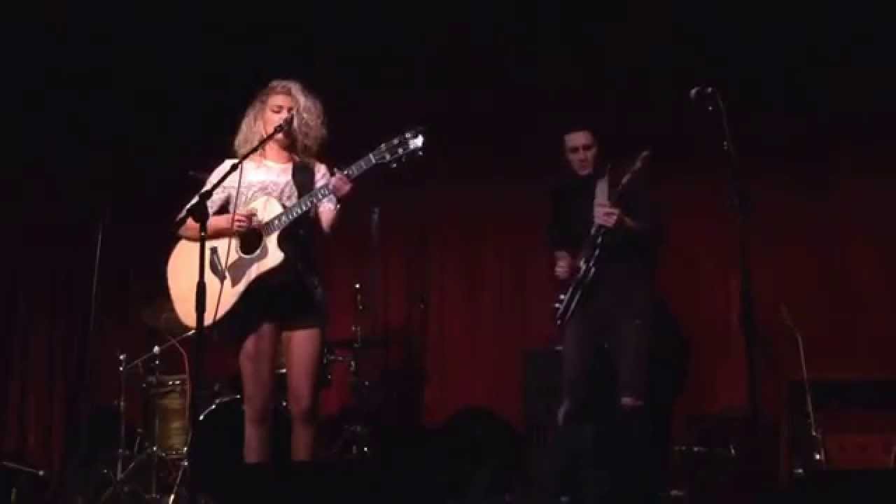 Tori Kelly & Zane Carney perform 