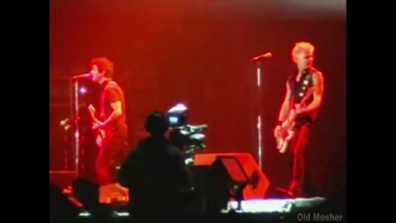 Green Day - Basket Case live [LEEDS FESTIVAL 2004]