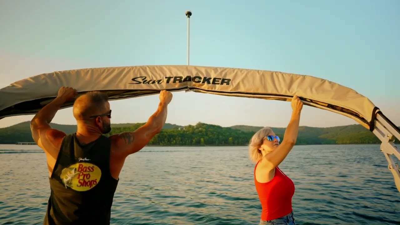Party Barge 18 DLX | 20ft. Recreational Pontoon by SUN TRACKER Pontoons