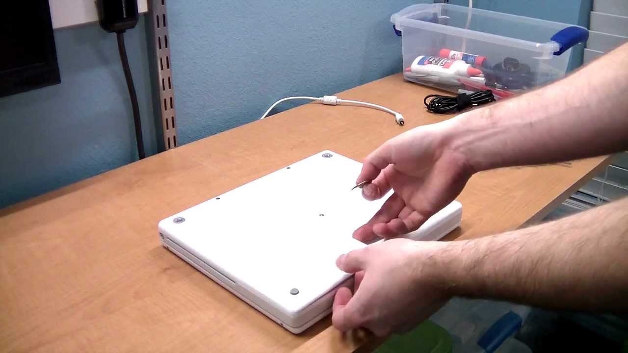 Demontaż laptopa Apple iBook G4