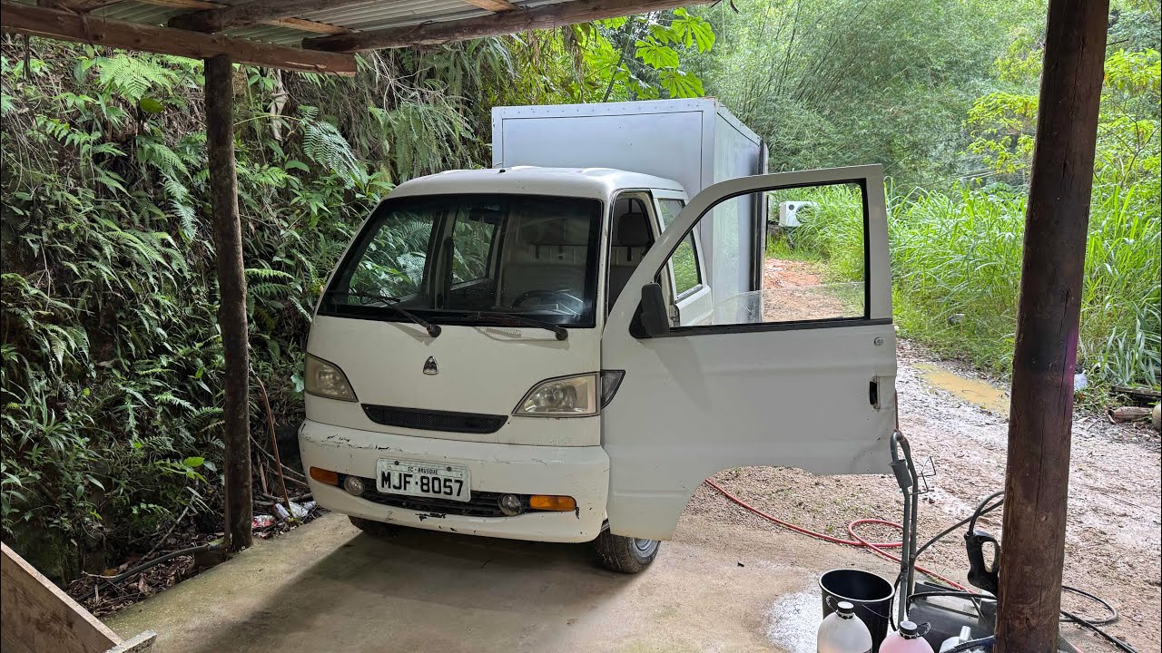 COMECEI A DESMONTAR O CAMINHÃOZINHO PARA COLOCAR MOTOR DE MOTO. Thiago velho 