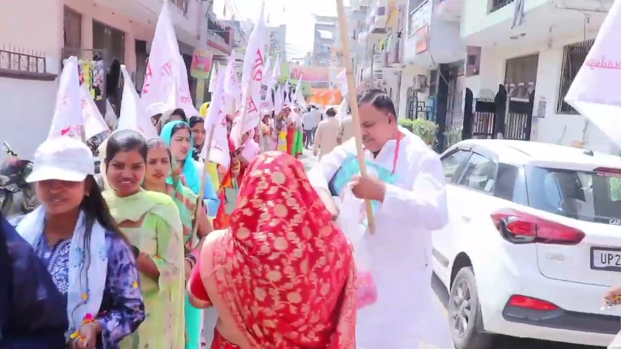 Teen dip Nau Khand mein Guru Se Bada Na Koi Karta Kare Na kar sake Guru kare so hoy Jay Gurudev