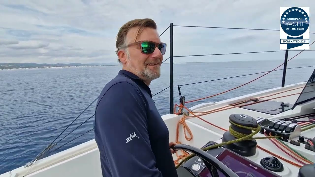 Catamarano HH44 SC navigazione e interni - European Yacht of the Year 2024