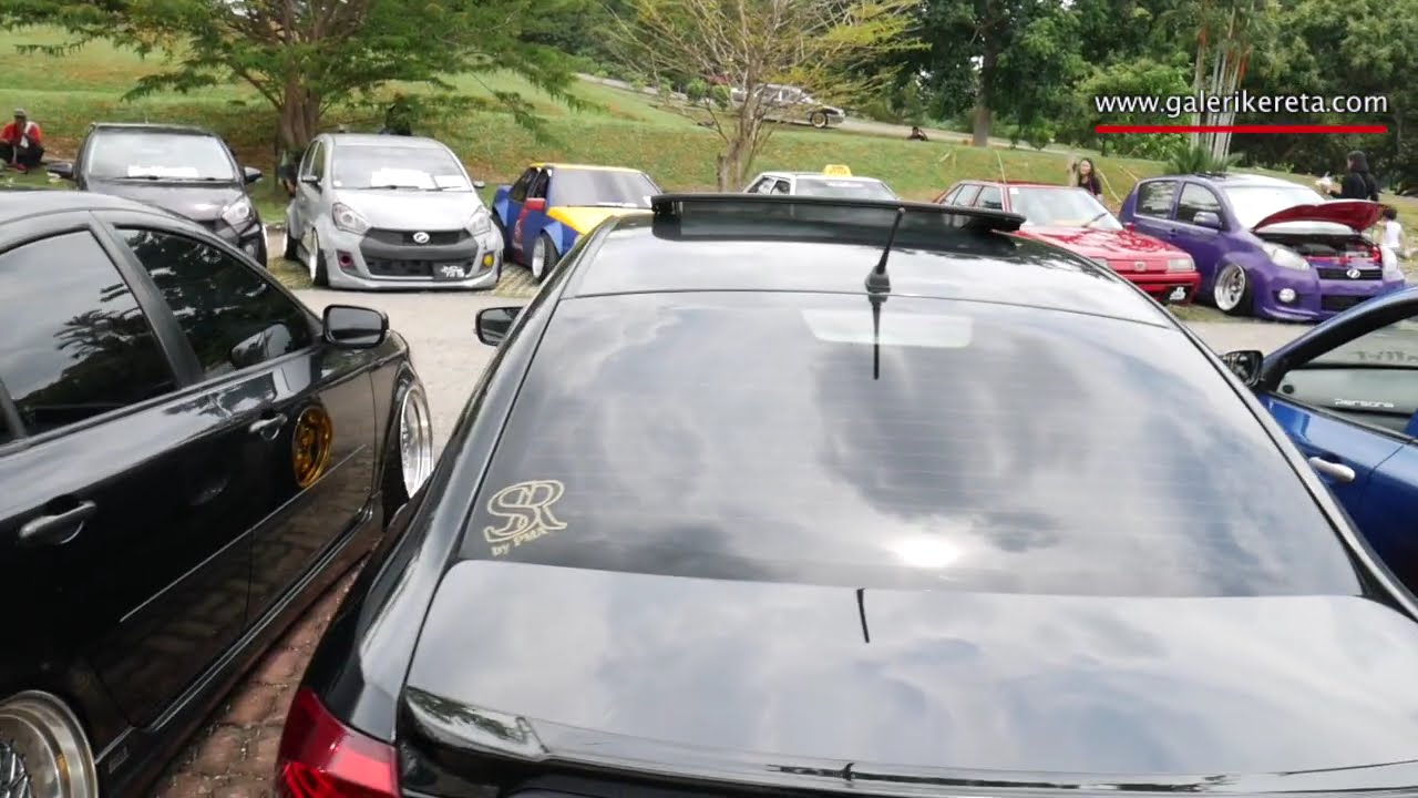 Black Lowered Persona with Gold Chrome rims | Galeri Kereta