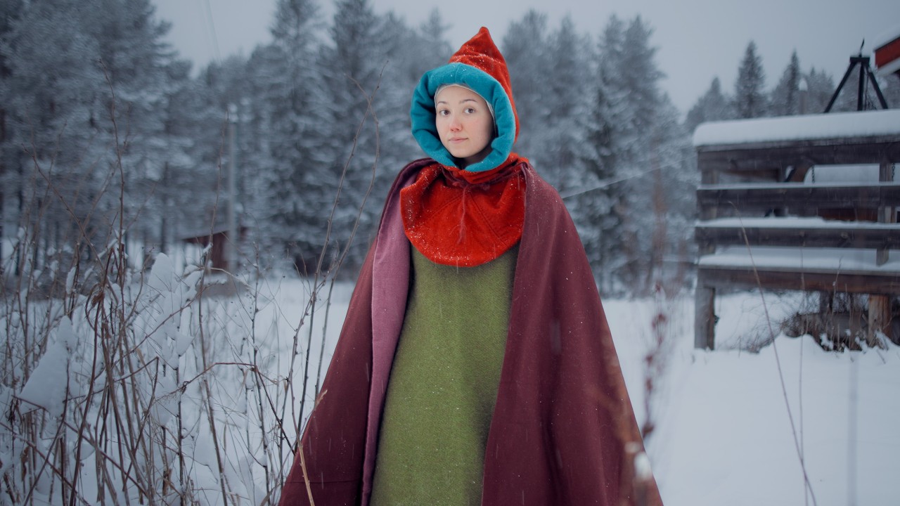 What Medieval Women Wore in Winter (14th Century)