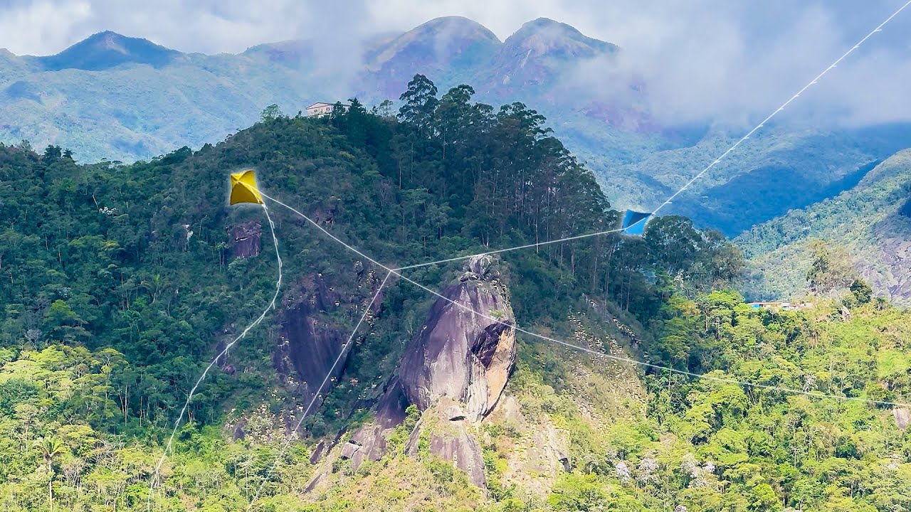 Raia Flechinha Mandou 17 Pipas com Uma e a Pedra da Tartaruga ao Fundo