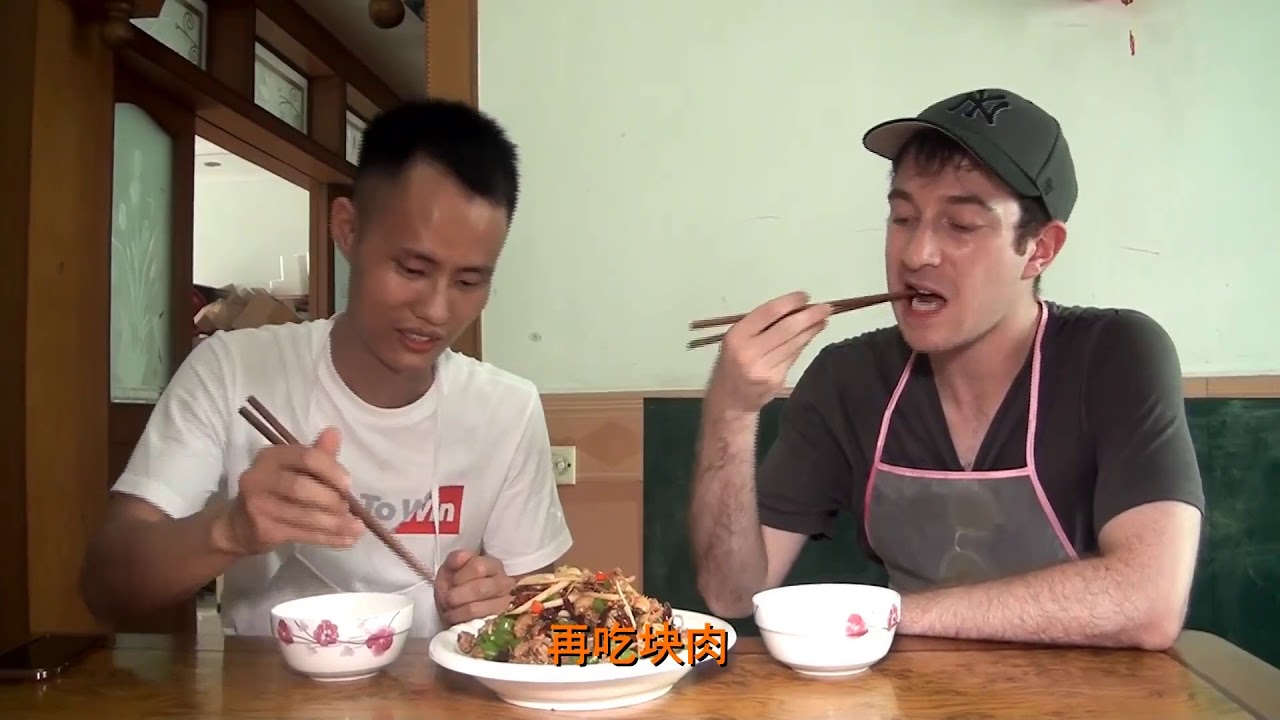 Vlog001 厨师长教外国人做川菜，郭杰瑞表示：这个不辣，还能再辣点吗