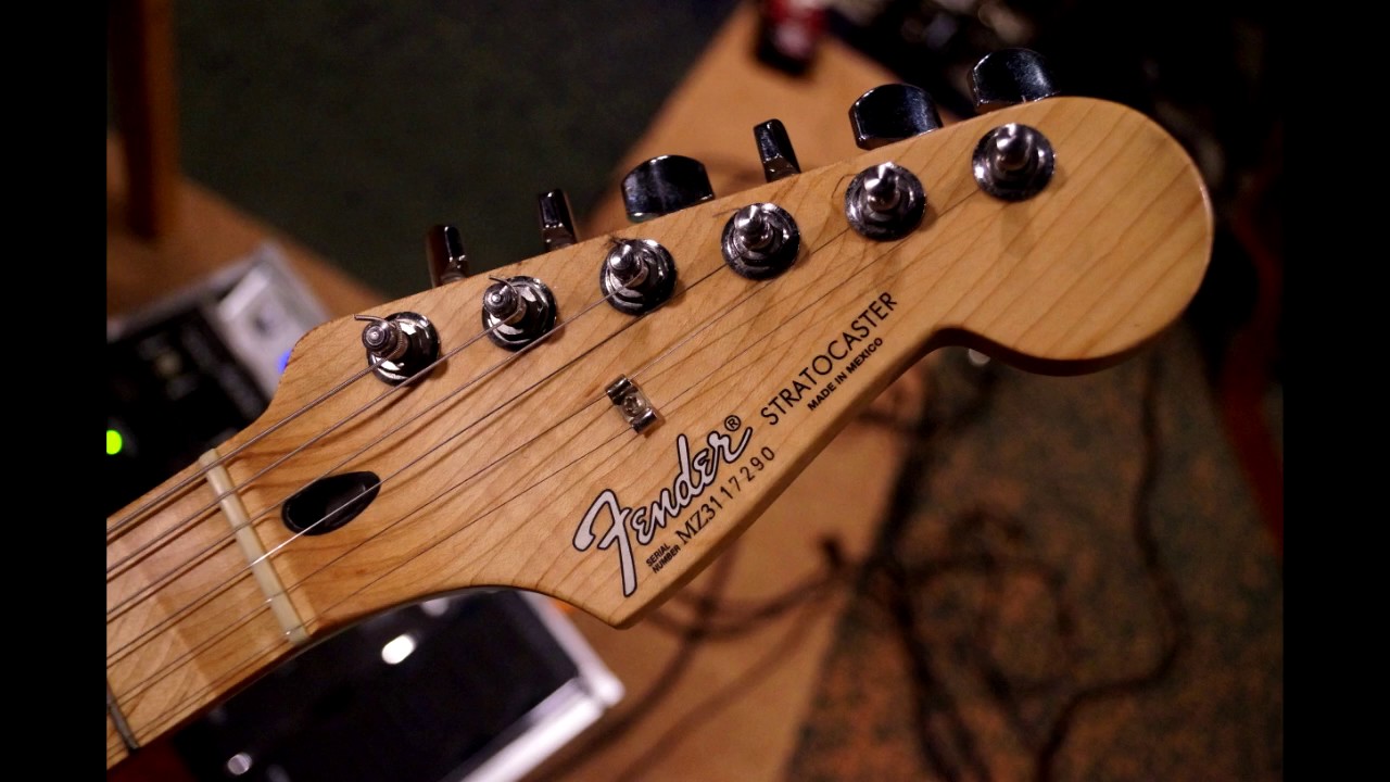 Стандарт Fender Stratocaster, сделанный в Мексике.
