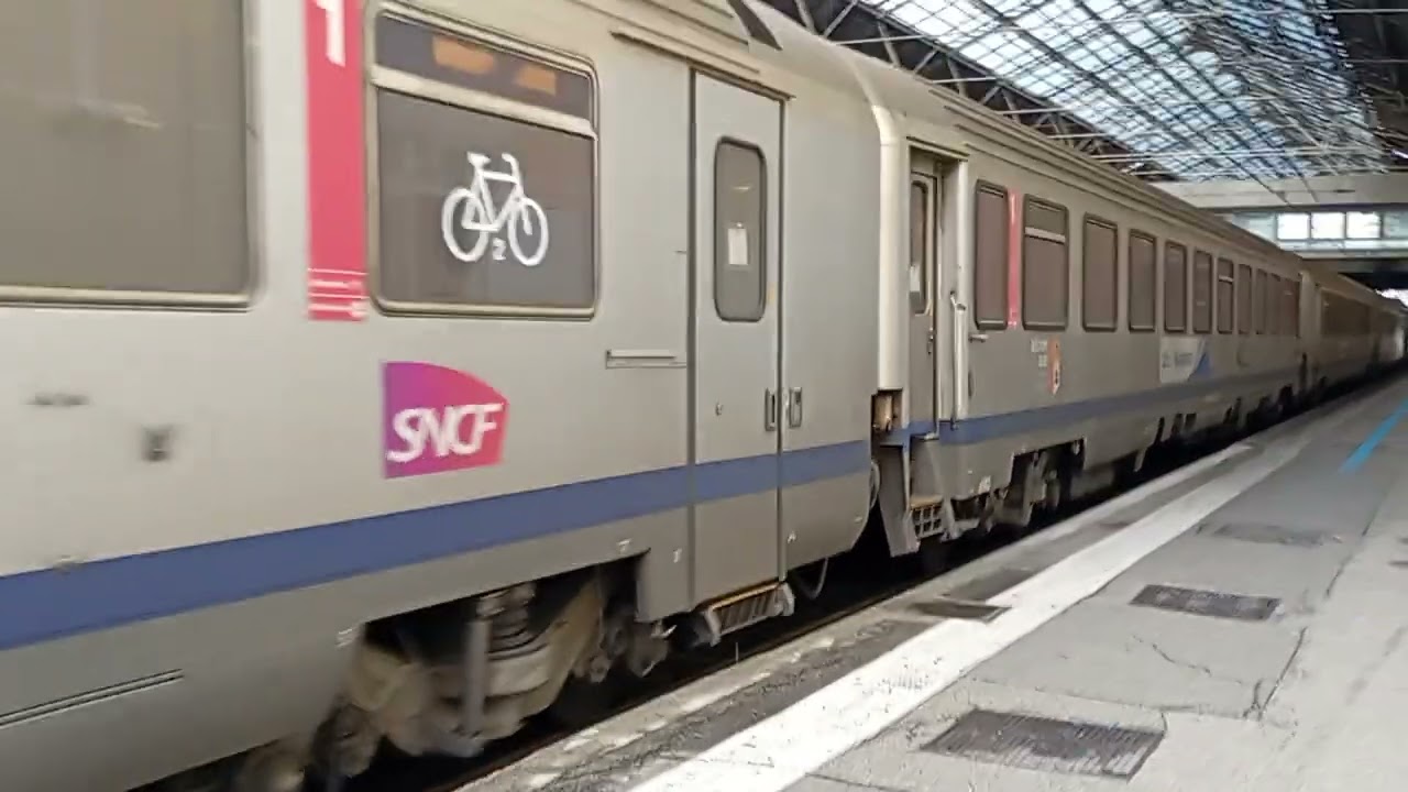 Arriv&eacute;e du train des lumi&egrave;res de l'apcc6570