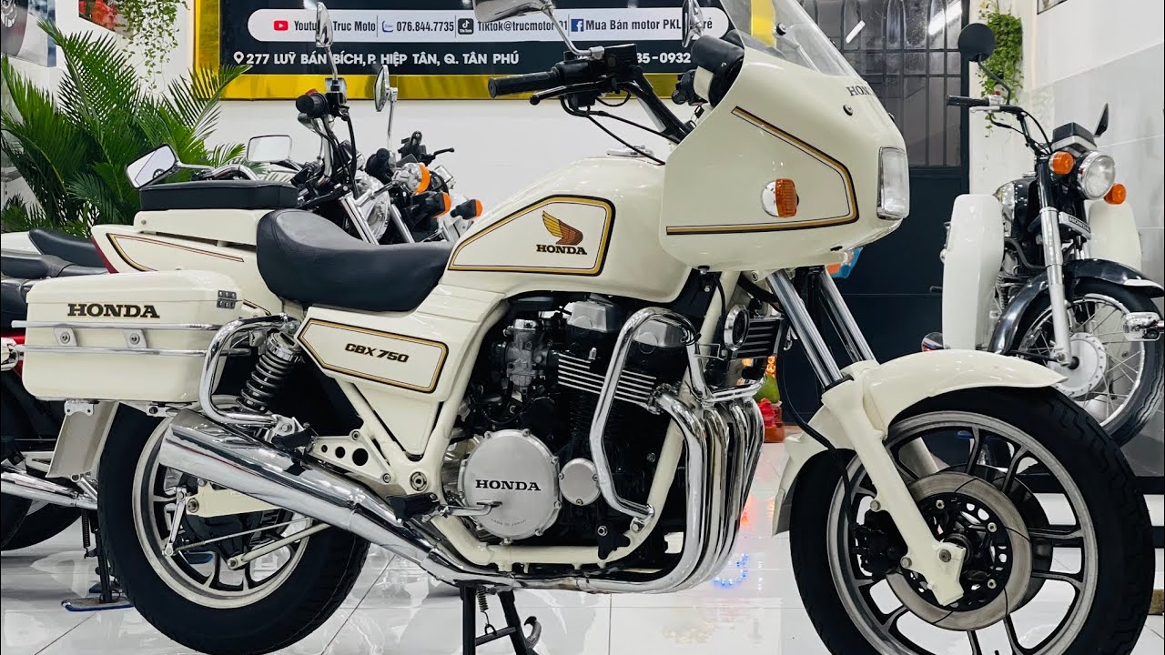 Xe dẫn đoàn 1 thời . Honda CBX750 Nay được phục dựng bảng sao của xe thùng. Đời 1995 đẹp ko tuỳ vết